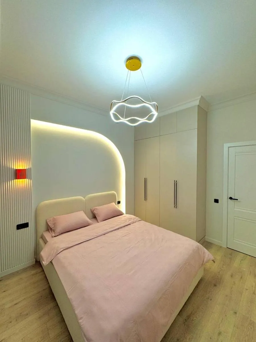 Image 3 of Рядом Хан-Шатыр, в самом центре, классные кафешки и даже пляж