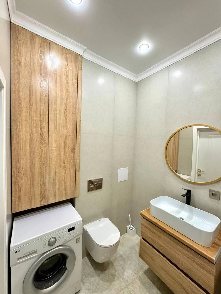 Image 4 of Рядом Хан-Шатыр, в самом центре, классные кафешки и даже пляж